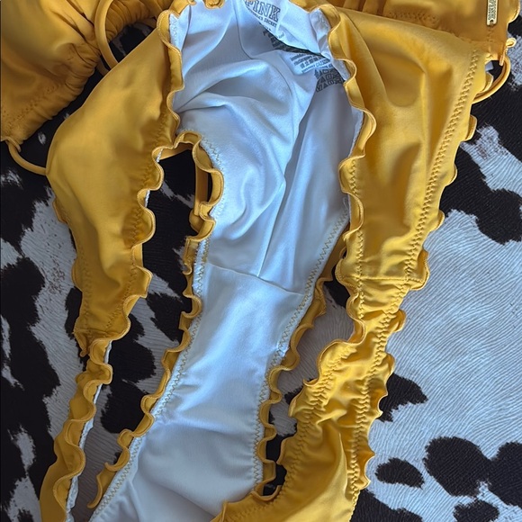 Yellow Ruffle trim Bikini Set - Picture 5 of 9